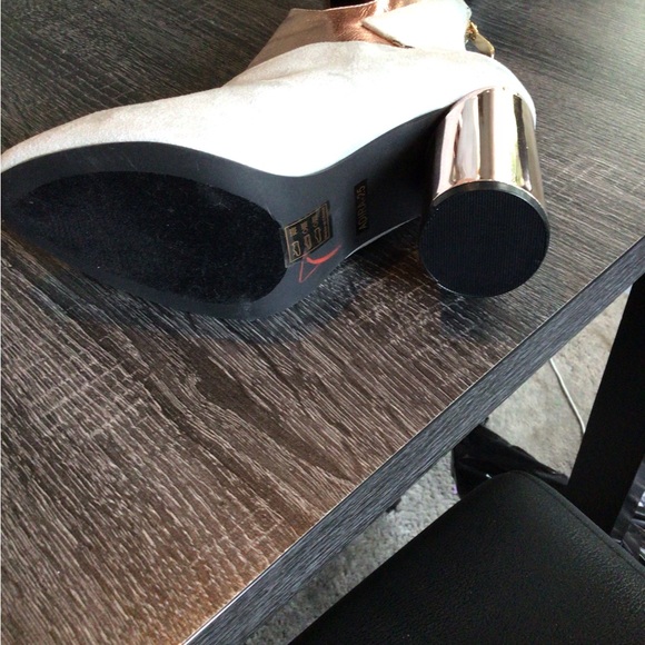 Cape Robbin Faux Gray Suede and Gold Star Bootie. Size 6.5 - Picture 5 of 9